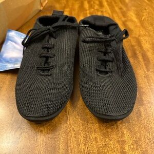 ARCOPEDICO women’s Black Knit Shoe